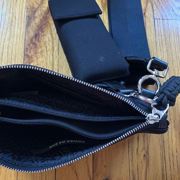 Black neoprene Athleta cross body bag - BNWT - Picture 4 of 4
